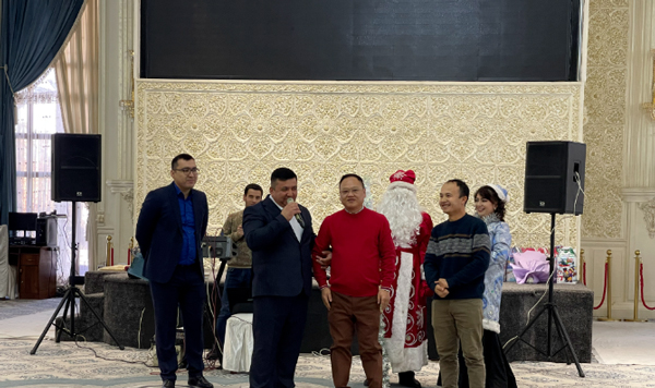 2024年，武汉耦合医学和中亚的小伙伴一起跨年！