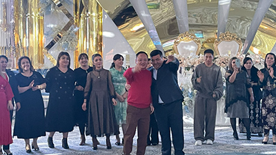 武汉耦合医学-与乌兹别克斯坦客户合影