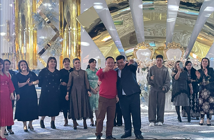 武汉耦合医学-与乌兹别克斯坦客户合影