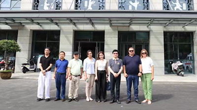 武汉耦合医学-与哈萨克斯坦客户合影