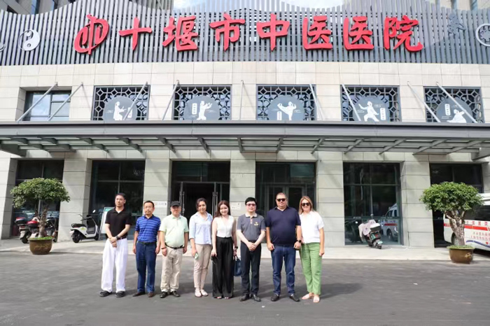 武汉耦合医学-与哈萨克斯坦客户合影